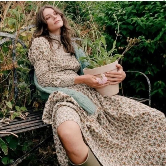 Doen Floral Midi Dress in Cream and Green - Picture 4 of 11